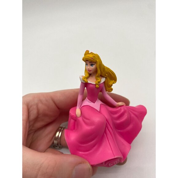 Disney's Sleeping Beauty Aurora Figurine: Enchanting Princess Toy for Collectors - Picture 7 of 7